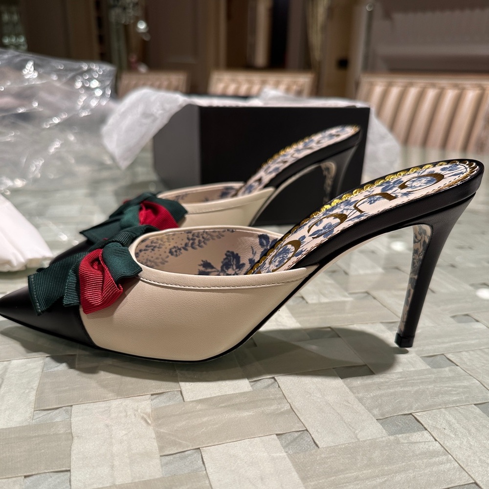 Gucci Women's Black and Red Bow Mules - Picture 3 of 7